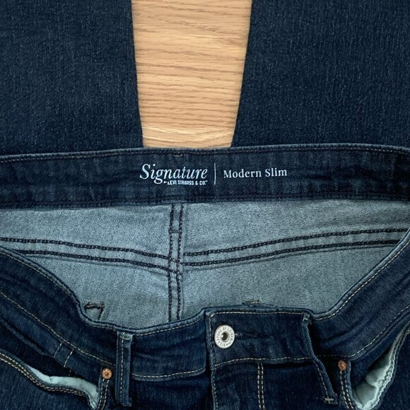 Signature Levis Jeans Women's Size 16S Blue Straight Leg Slim High Rise Pants - Picture 7 of 15